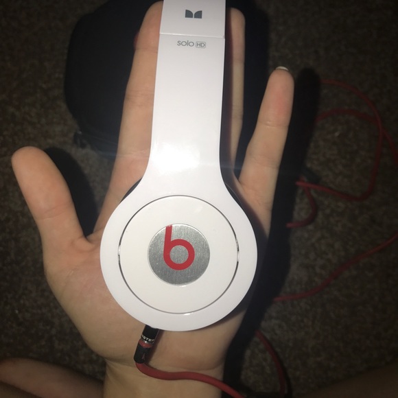 Beats Headphones: GREAT Condition!! - Picture 3 of 4